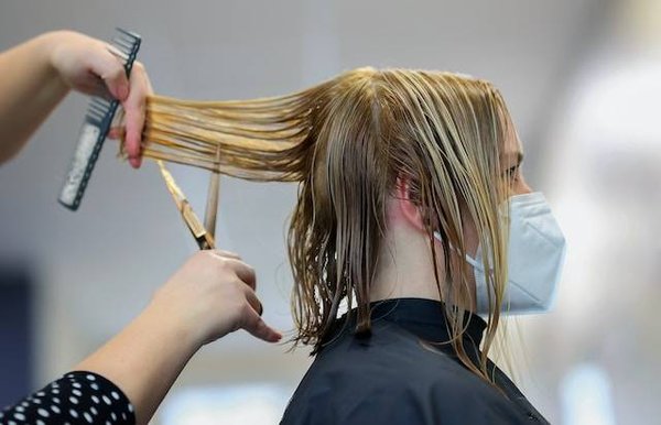 Les Accessoires Indispensables pour une Coupe de Cheveux Parfaite
